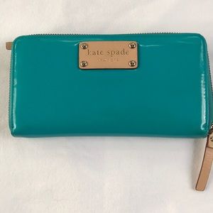 Kate Spade zipper wallet